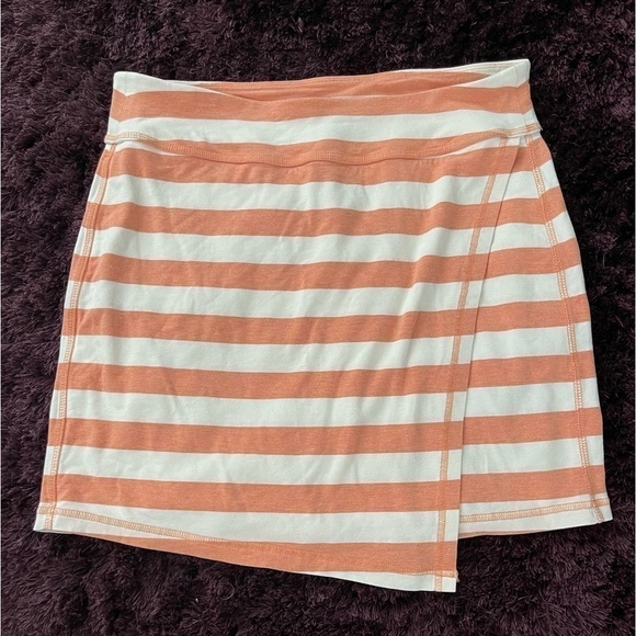 Athleta short skirt soft, cute and comfy - Picture 2 of 12